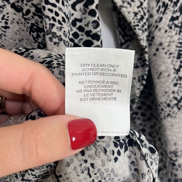 Joie Silk Vintage Gray Reptile Print Long Sleeve Blouse Size Medium - Picture 7 of 8